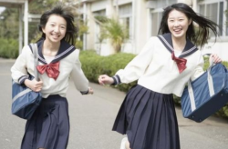 女生校服穿搭,展现青春活力，打造时尚校园风采