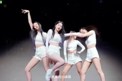 跳舞的小姐姐下班了,小姐姐的舞蹈时光